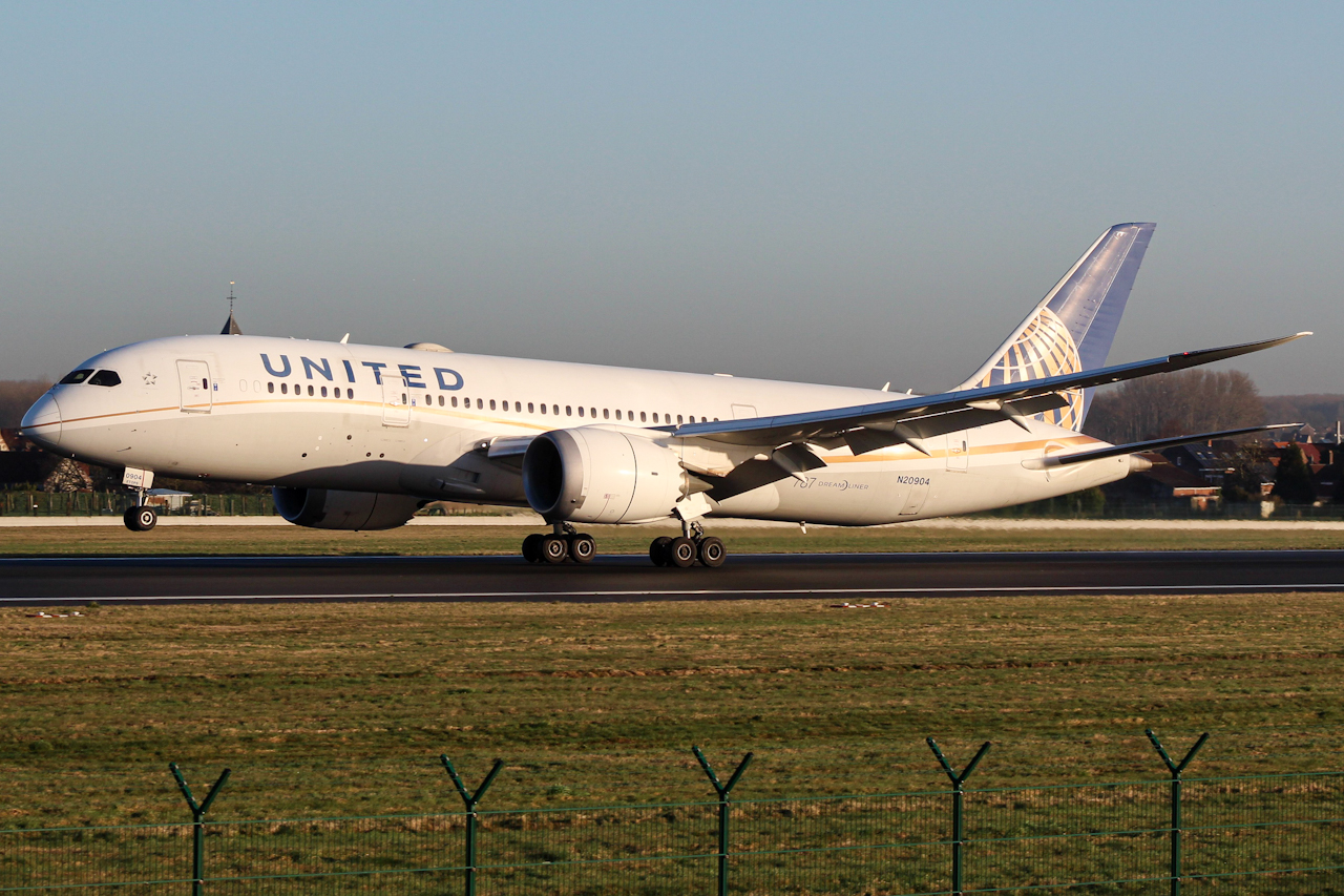 Photo of N20904 - United Airlines Boeing 787-8 at BRU