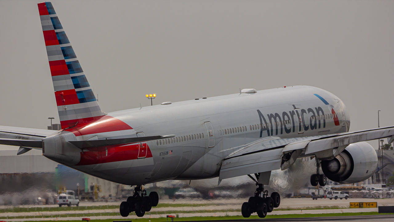 Photo of N766AN - American Airlines Boeing 777-200ER at MIA