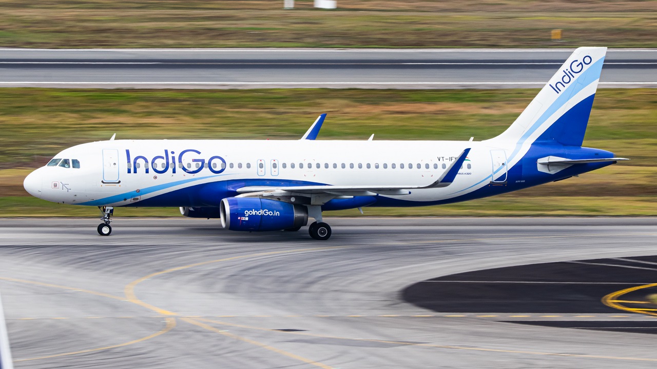 Photo of VT-IFK - IndiGo Airbus A320 at SIN