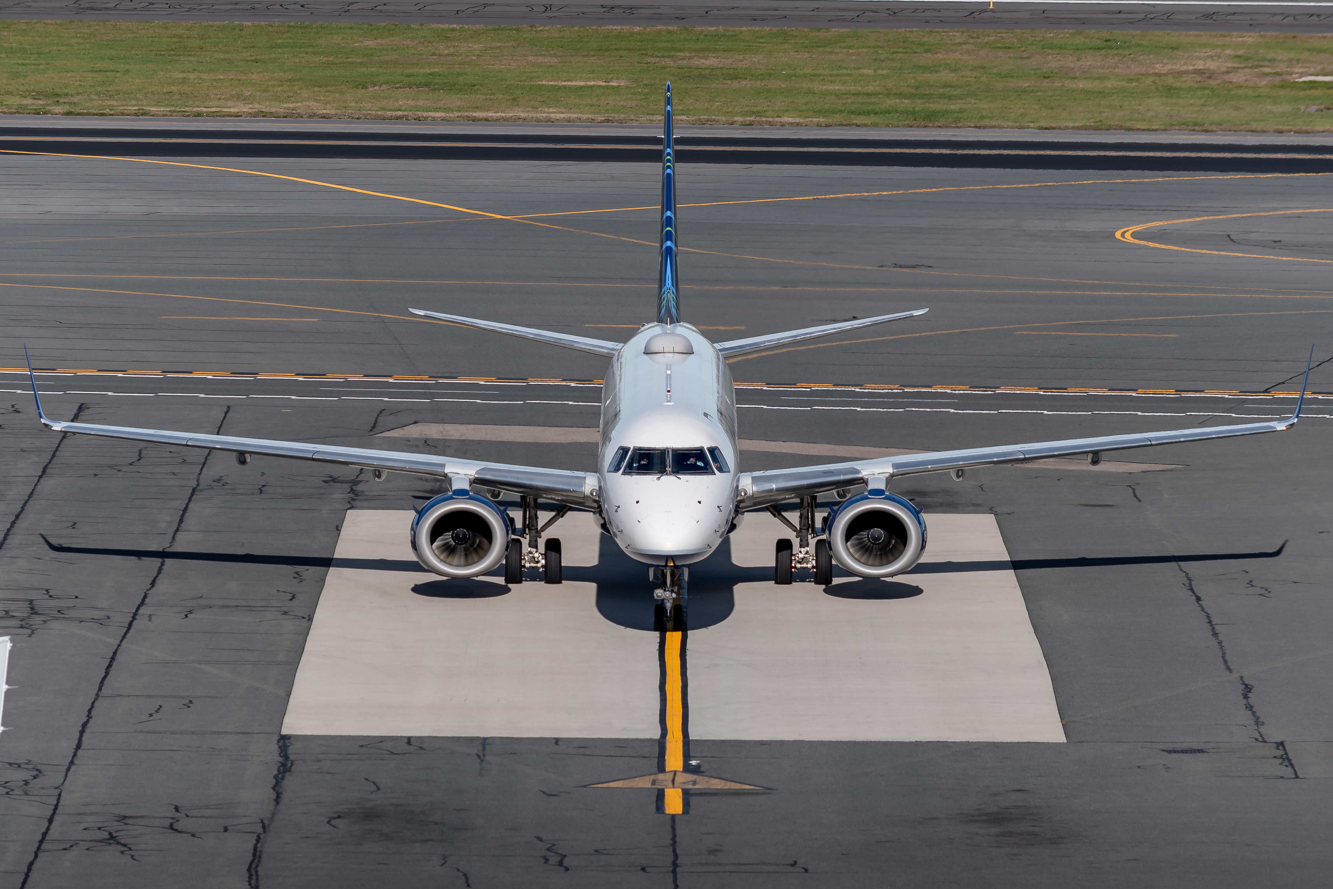 Photo of N294JB - JetBlue Airways Embraer E190 at BOS
