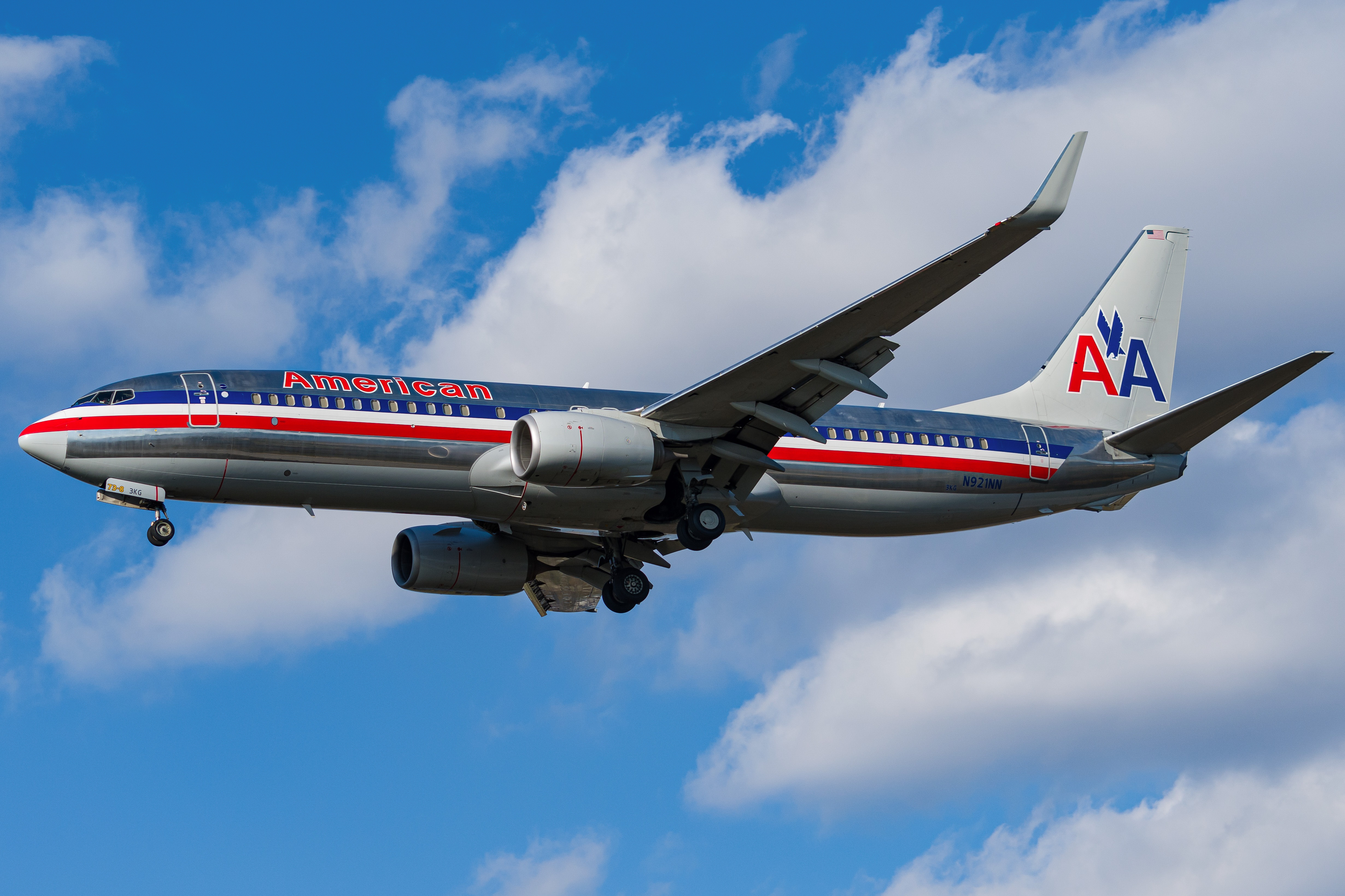 Photo of N921NN - American Airlines Boeing 737-800 at PHL