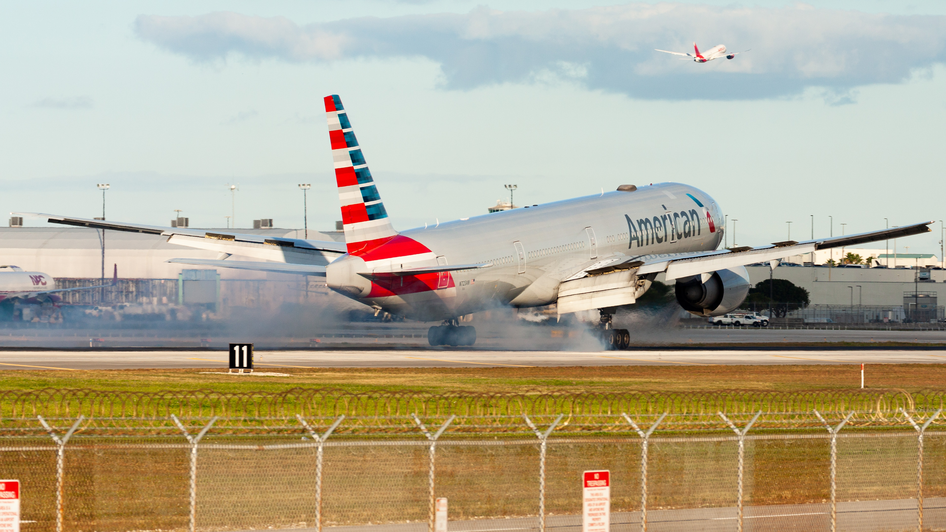 Photo of N723AN - American Airlines Boeing 777-300ER at MIA