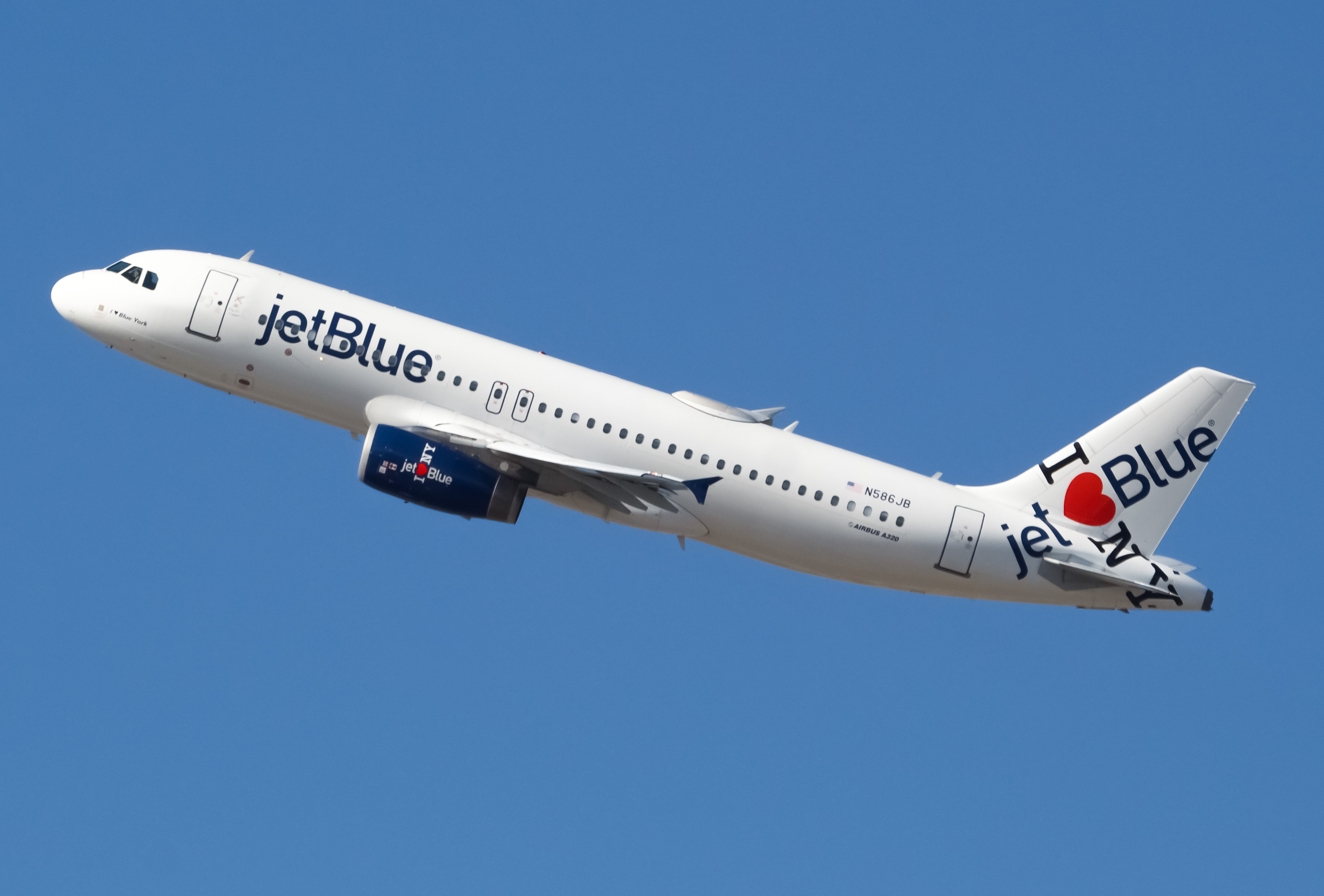 Photo of N586JB - JetBlue Airways Airbus A320 at EWR